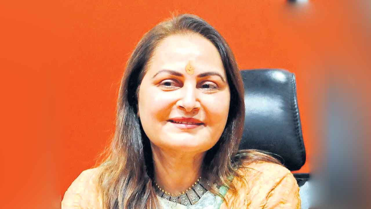 Jayaprada | నటి జయప్రద కనిపించడం లేదు.. వెతుకుతున్న పోలీసులు