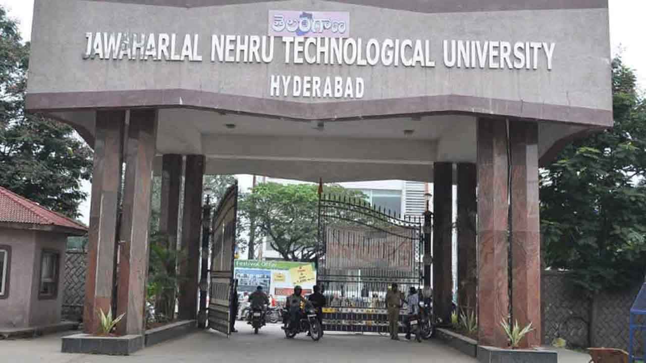 జేఎన్టీయూ రిజిస్ట్రార్‌ రేసులో ఆ నలుగురు!