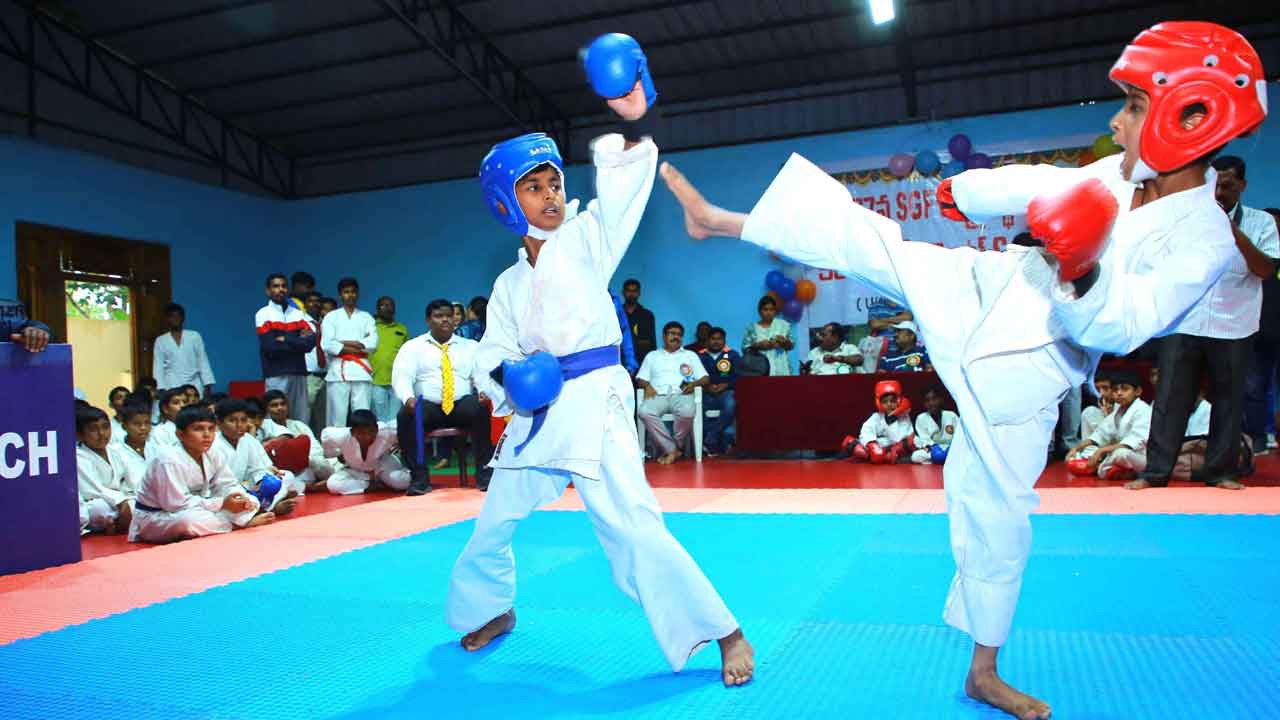 పోటాపోటీగా కరాటే కుస్తీలు