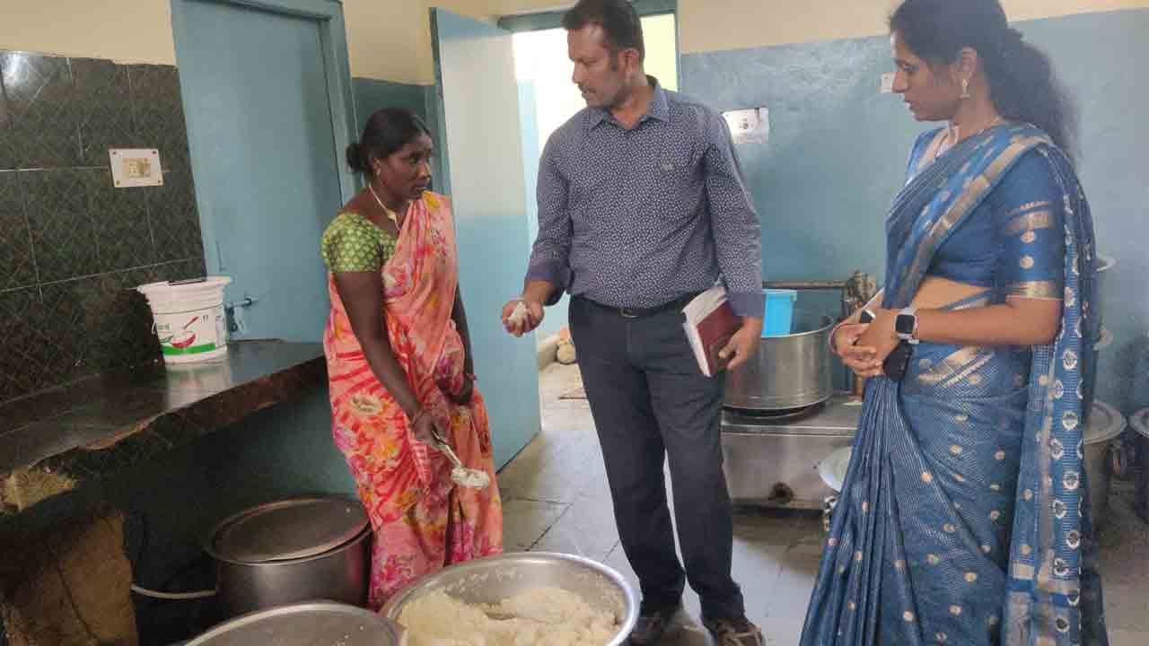 KGBV | విద్యార్థుల‌కు నాణ్య‌మైన భోజనం అందించాల్సిందే.. రాజీ పడొద్దు..