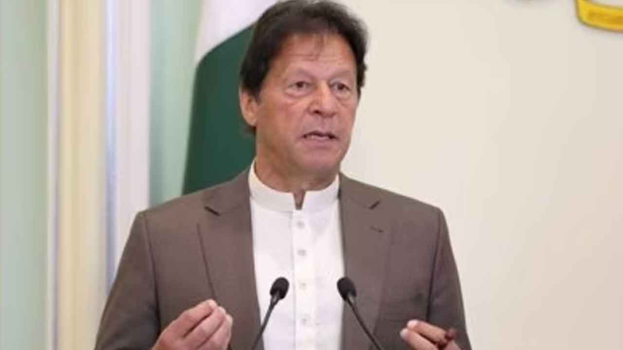 ఎన్నికల వేళ ఇమ్రాన్‌కు ఎదురు దెబ్బ