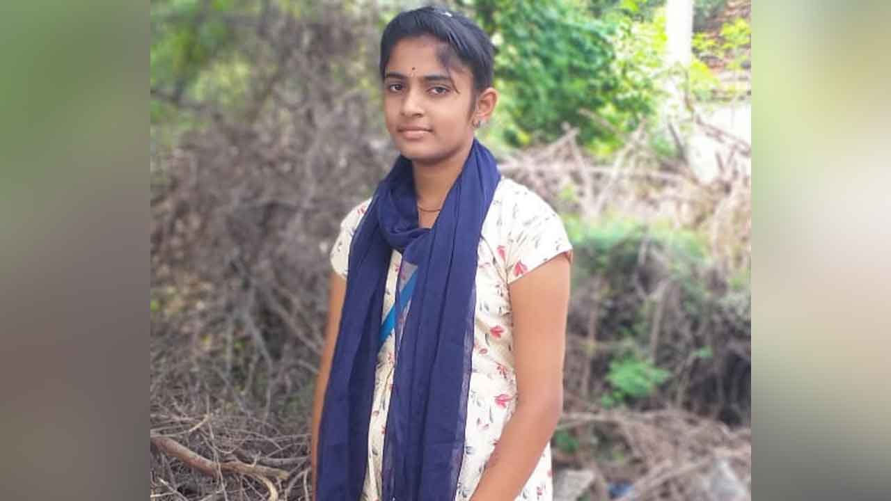 Committed suicide | కరీంనగర్‌ జిల్లాలో విషాదం.. ఉరేసుకొని డిగ్రీ విద్యార్థిని ఆత్మహత్య