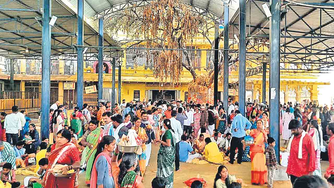 జనసంద్రమైన