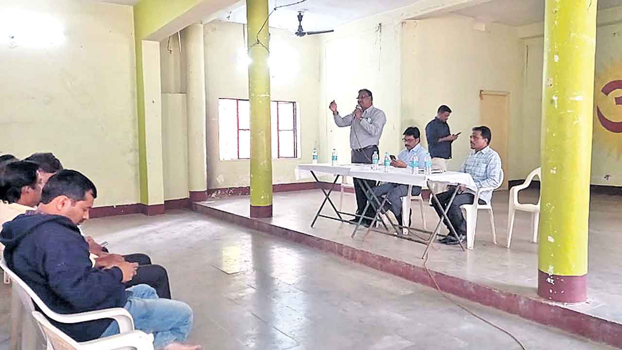 అధికారులు జాగ్రత్తగా పనిచేయాలి