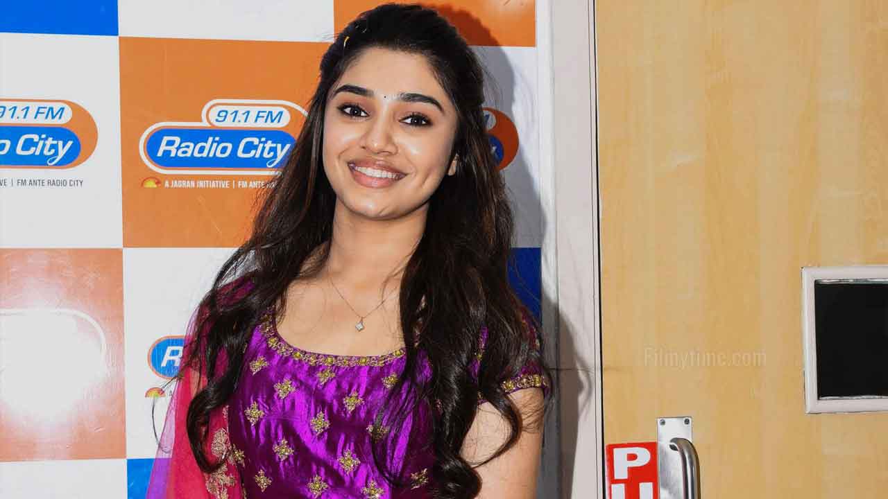 Krithi Shetty | తెలుగులో కలిసిరాకున్నా తమిళంలో సత్తా చాటుతున్న మంగళూరు సోయగం