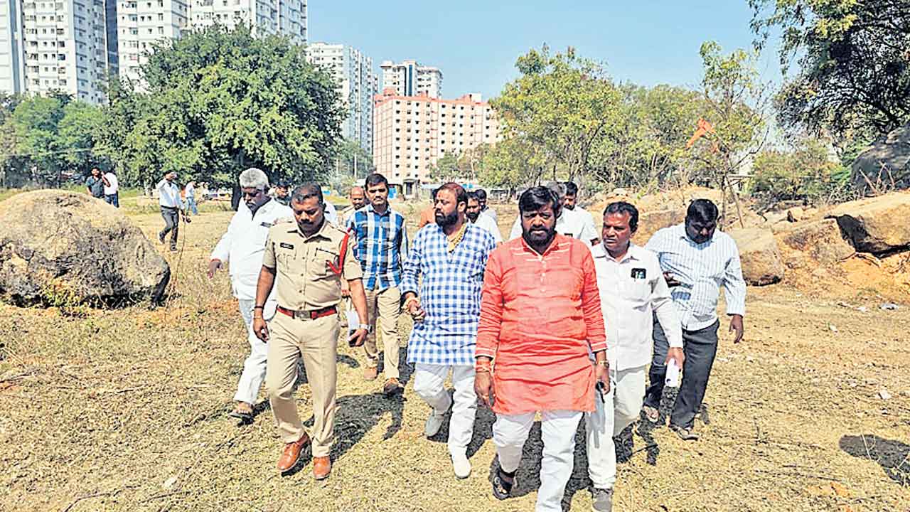 ఆలయం భూమి జోలికి రావద్దు