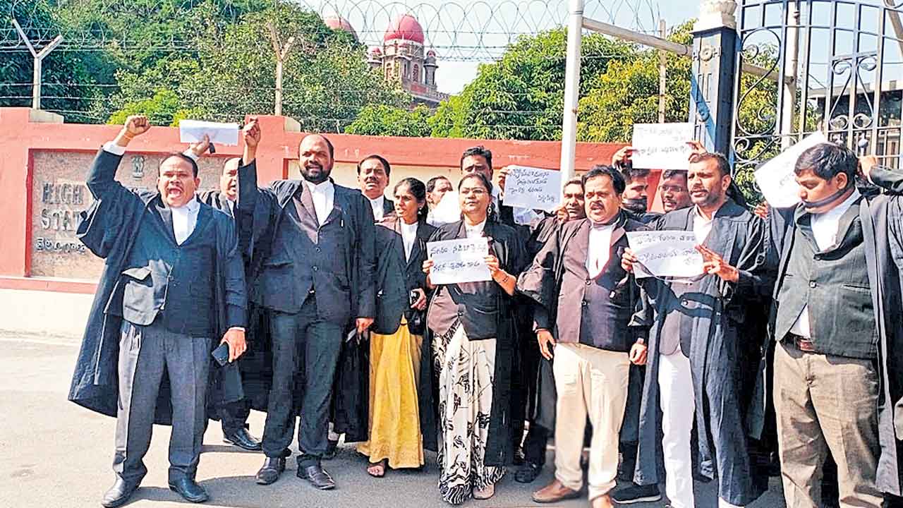 హైకోర్టును తరలించొద్దు