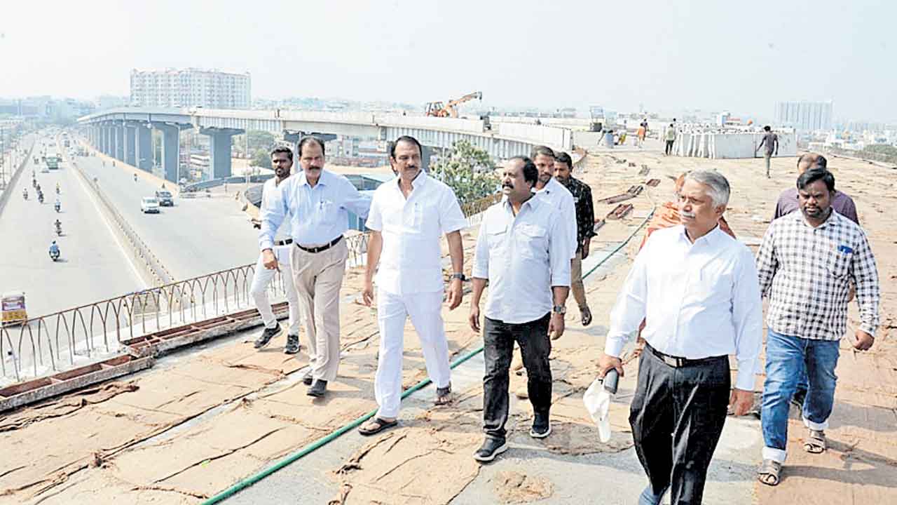 పత్యేక ఆకర్షణగా లూప్‌లు, సెకండ్‌ లెవల్‌ ఫ్లైఓవర్లు