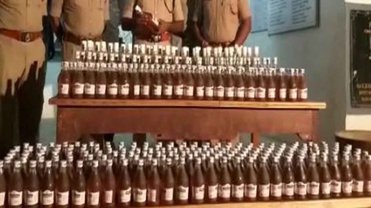 అక్రమ మద్యం అడ్డగింత