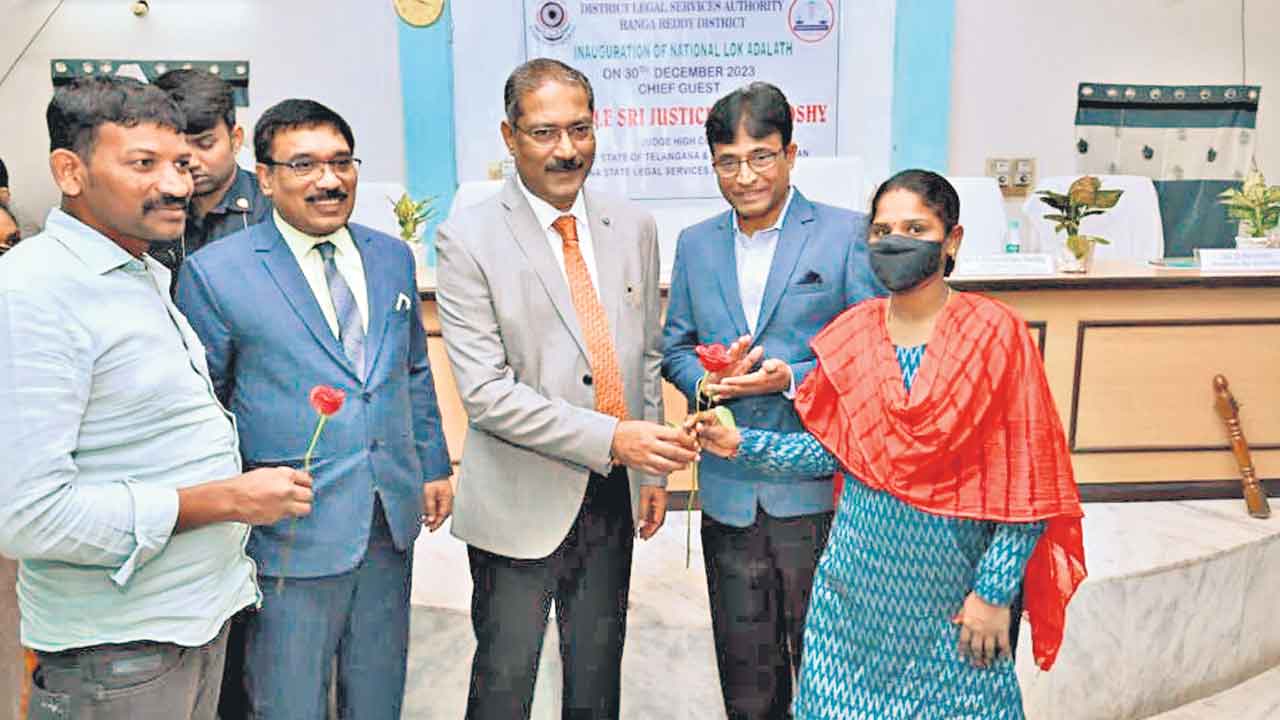 లోక్‌అదాలత్‌లో ఒక్కటైన దంపతులు