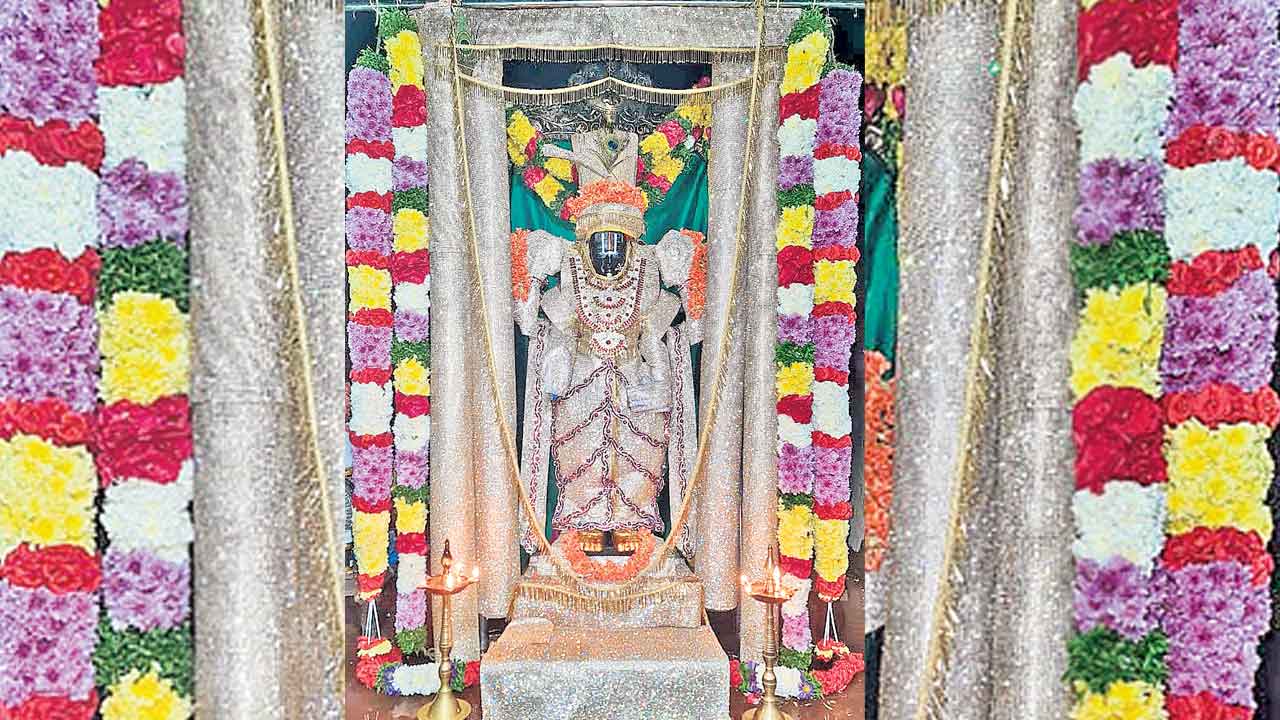 ఉత్తర ద్వార దర్శనం.. పోటెత్తిన భక్తజనం