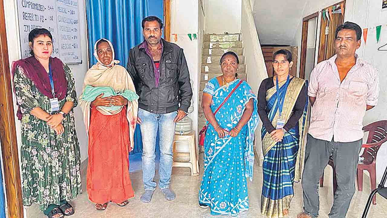 నిస్సహాయురాలికి సఖి కేంద్రం చేయూత