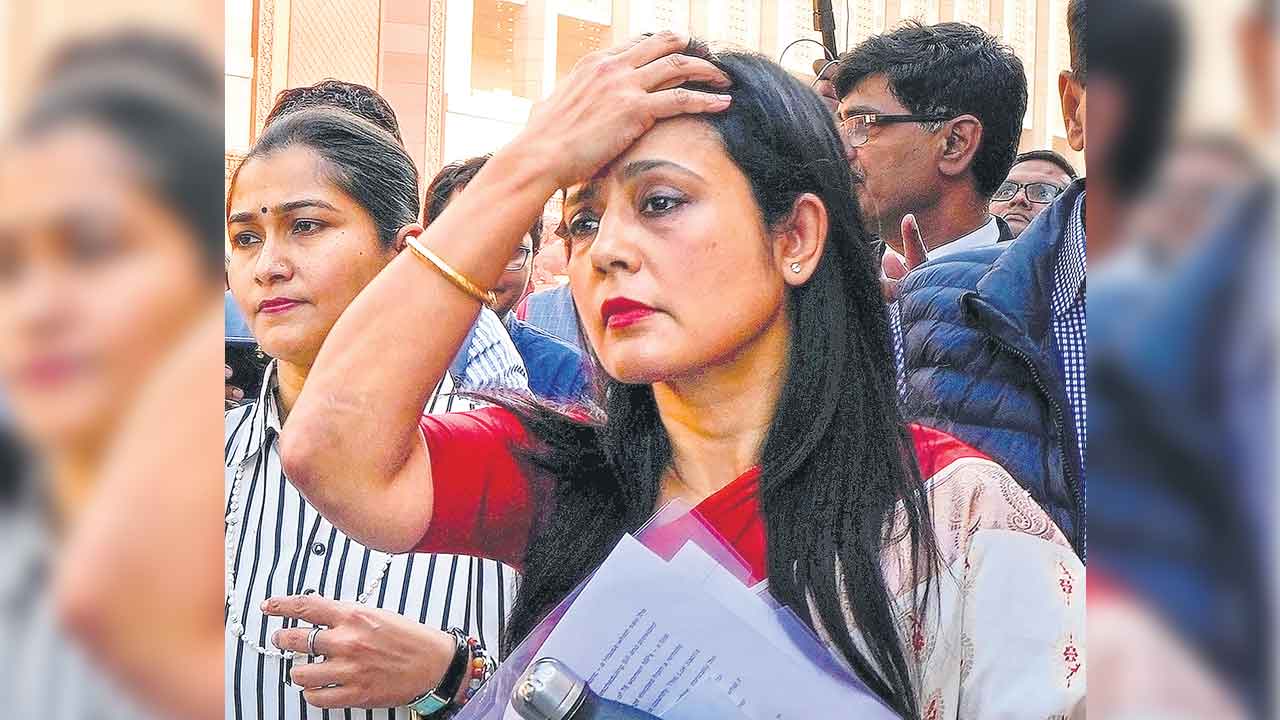 Mahua Moitra | మహువా మోయిత్రా పిటిషన్‌.. సమాధానం ఇవ్వాలని లోక్‌సభ సెక్రెటరీ జనరల్‌కు సుప్రీంకోర్టు ఆదేశం