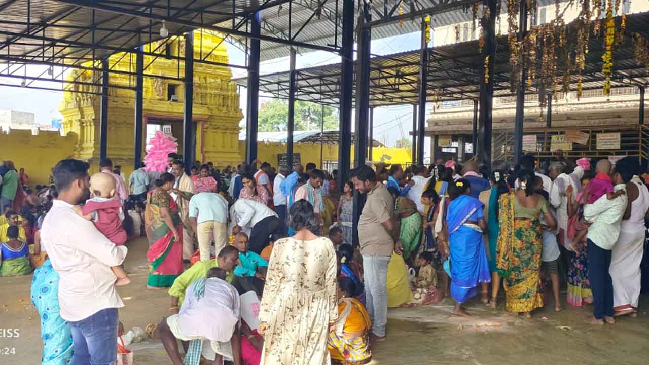 Mallanna temple | భక్తులతో కిటకిటలాడిన మల్లన్న క్షేత్రం