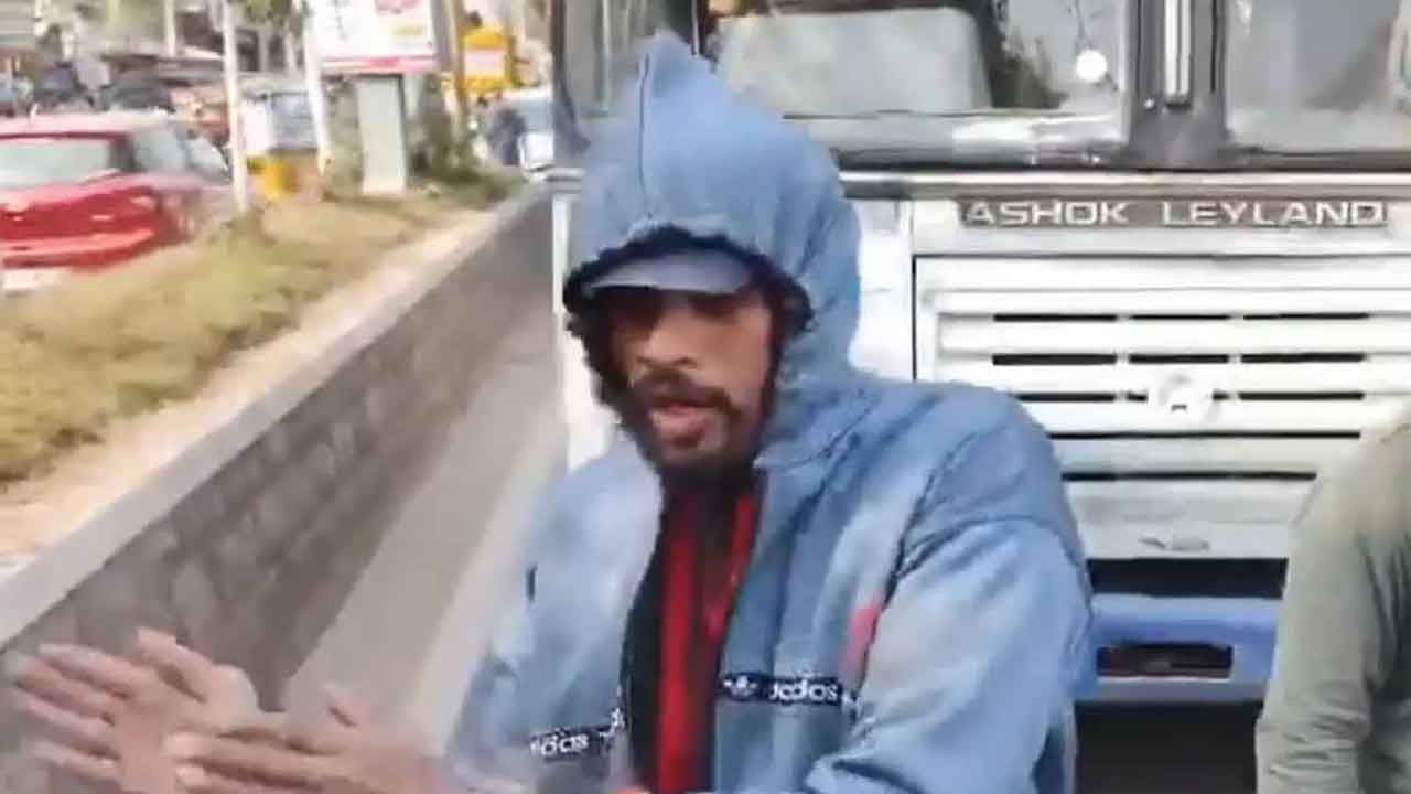 Mahalakshmi Scheme | మహాలక్ష్మి పథకంతో బస్సుల్లో పెరిగిన రద్దీ.. పురుషులకు సీట్లు కేటాయించాలంటూ నిరసన