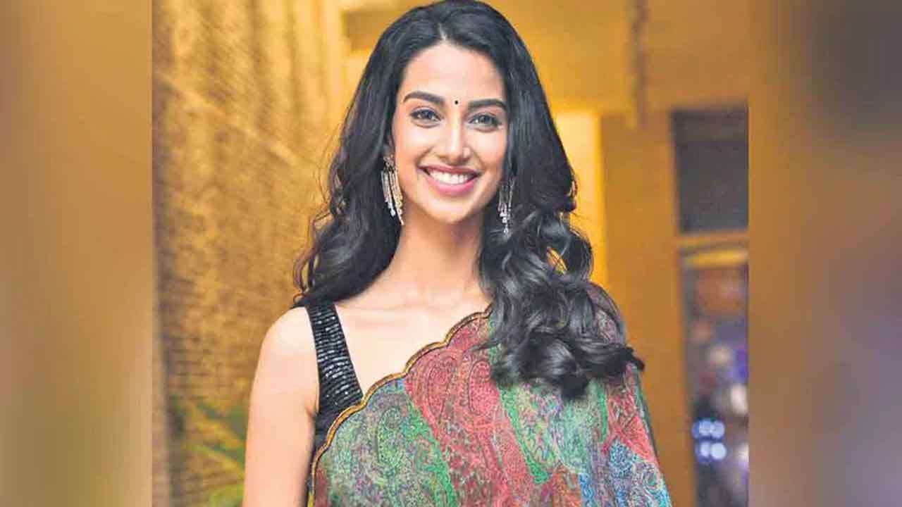 Meenakshi Chaudhary | ఆయన ప్రత్యేకమైన వ్యక్తి అంటున్న మీనాక్షి చౌదరి.. ఆ స్టార్‌ ఎవరు?