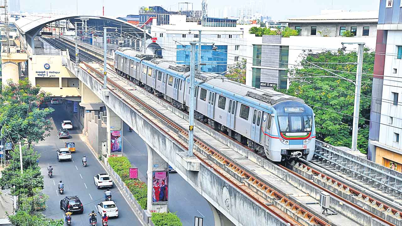 నేడు రాత్రి 1 గంట వరకు మెట్రో