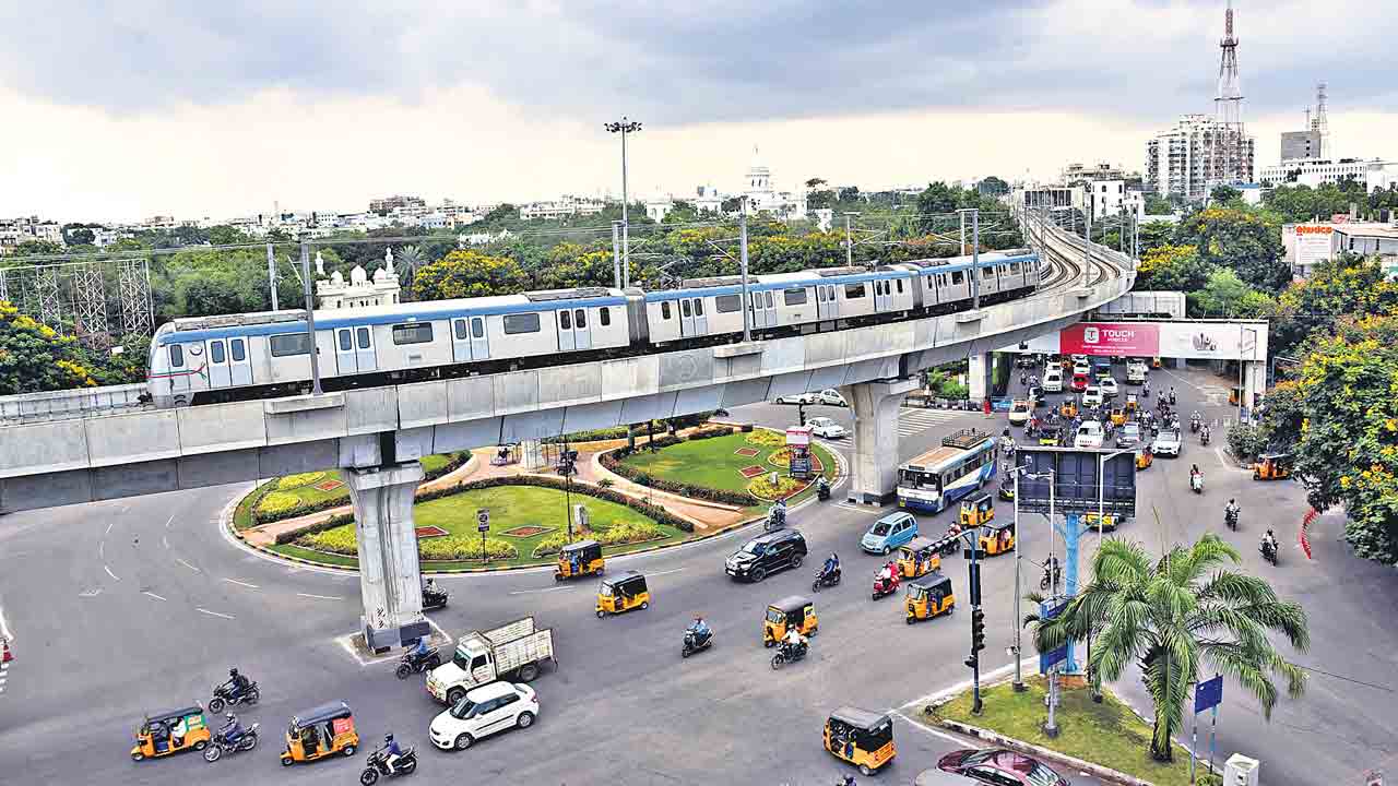 ఎయిర్‌పోర్టుకు రెండు మెట్రో మార్గాలు