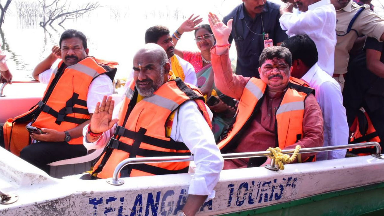 దత్తాత్రేయుడి దర్శనానికి బోటింగ్‌