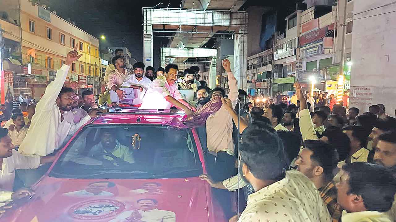 జూబ్లీహిల్స్‌లో సంబురాలు