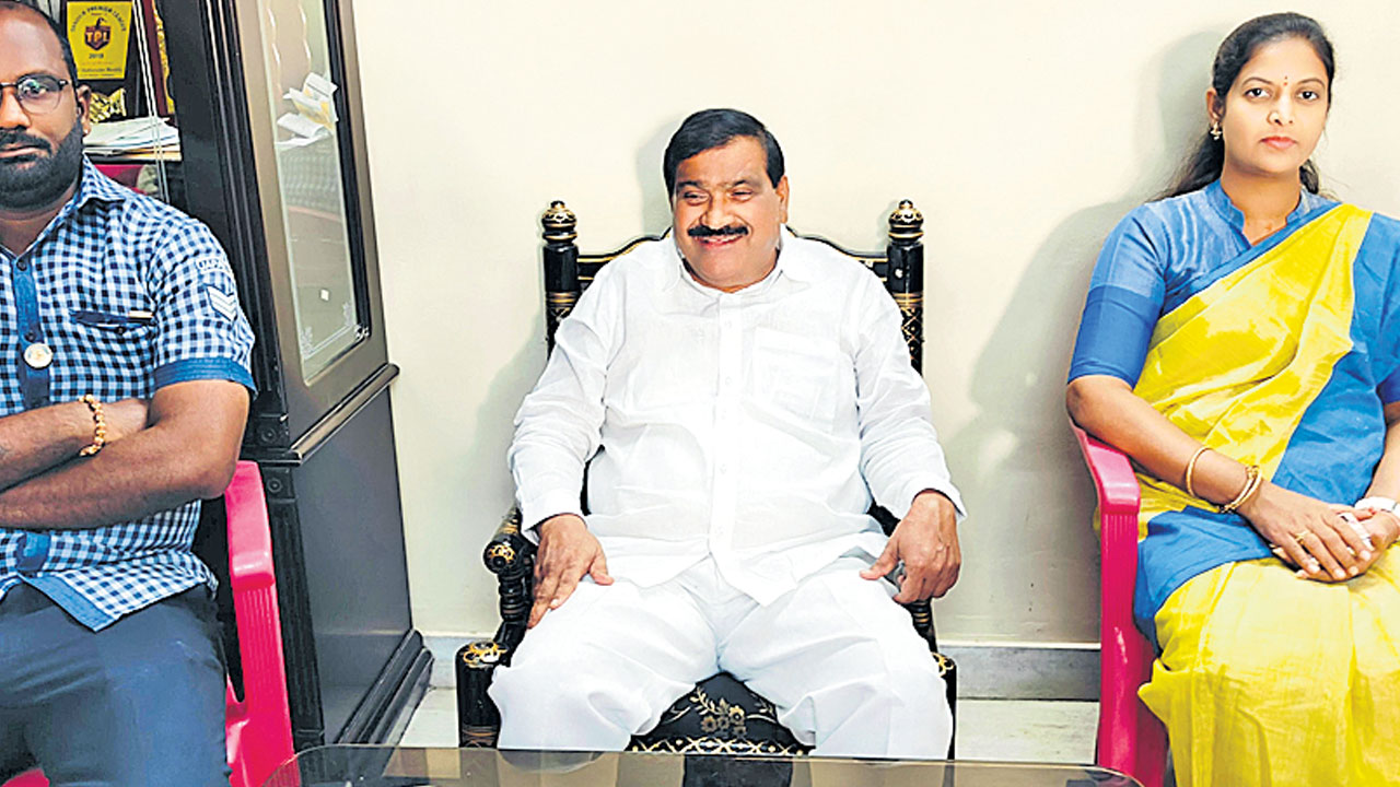 ప్రజలకు అందుబాటులో ఉంటా..