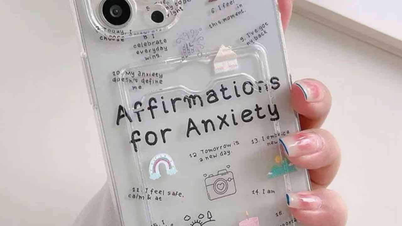 Italy PM: ఇట‌లీ ప్ర‌ధాని ఫోన్ క‌వ‌ర్ చూశారా ? ఇక‌ టెన్ష‌న్ మాయ‌మే !