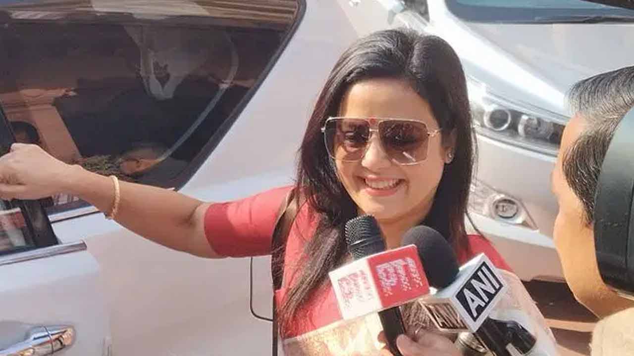 Mahua Moitra: లోక్‌స‌భ‌లో ఎంపీ మ‌హువాపై ఎథిక్స్ క‌మిటీ రిపోర్టు