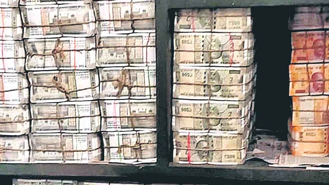 290 కోట్ల నగదు పట్టివేత