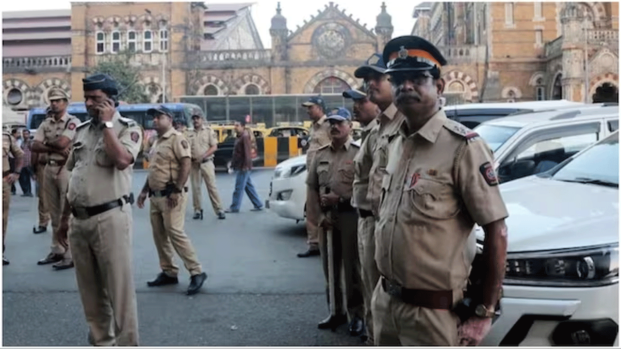 Bomb Threat | న్యూ ఇయర్ వేడుకల వేళ బాంబు బెదిరింపు కాల్.. ముంబైలో హై అలర్ట్