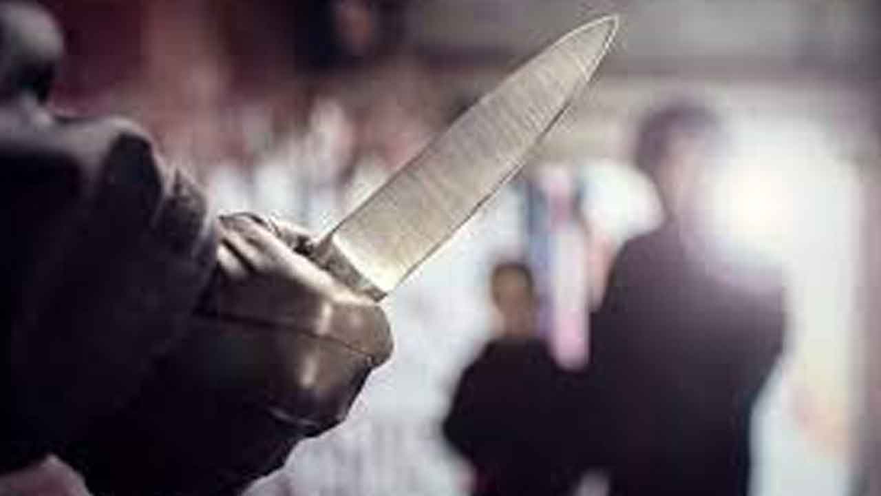 రియల్‌ వ్యాపారిపై కత్తులతో దాడి.. మృతి