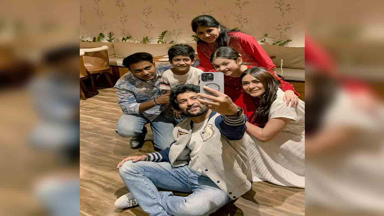 Hi Nanna Movie | ‘హాయ్‌ నాన్న’.. రియ‌ల్ లైఫ్‌ జంట‌ను క‌లుసుకున్న రీల్ టీమ్.!