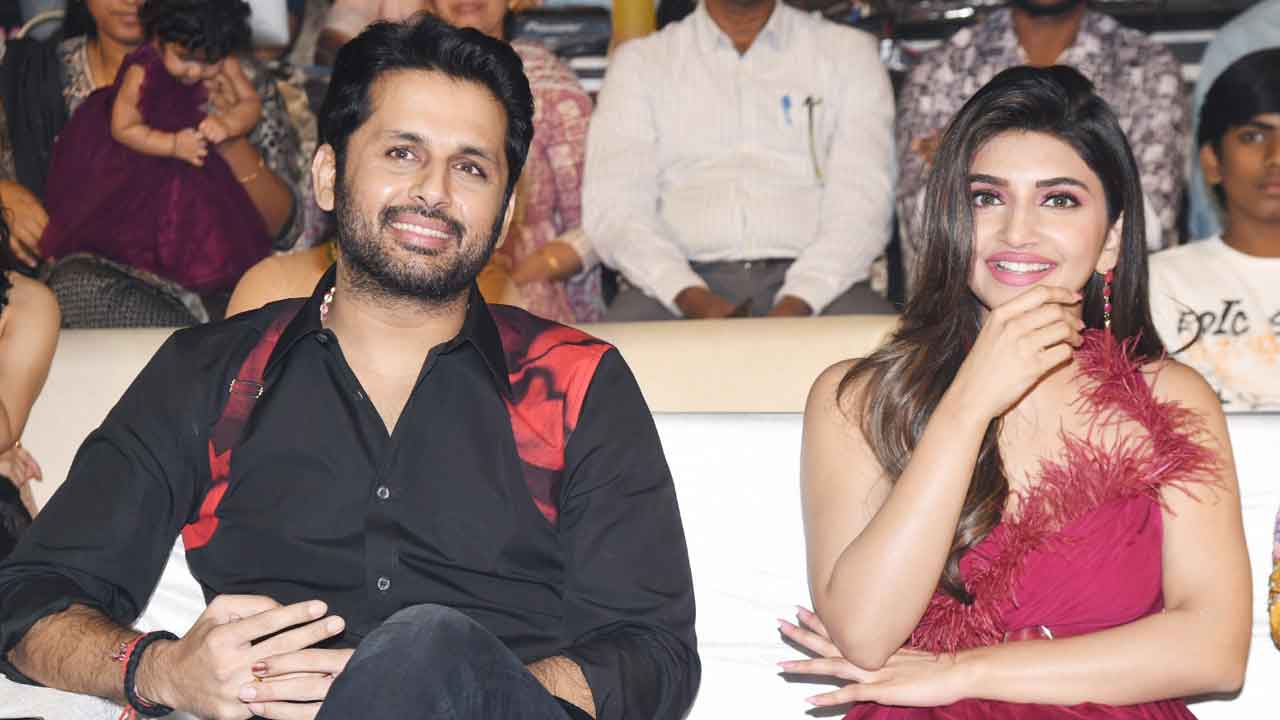 కాలర్‌ ఎగరేసుకొని బయటికొస్తారు!