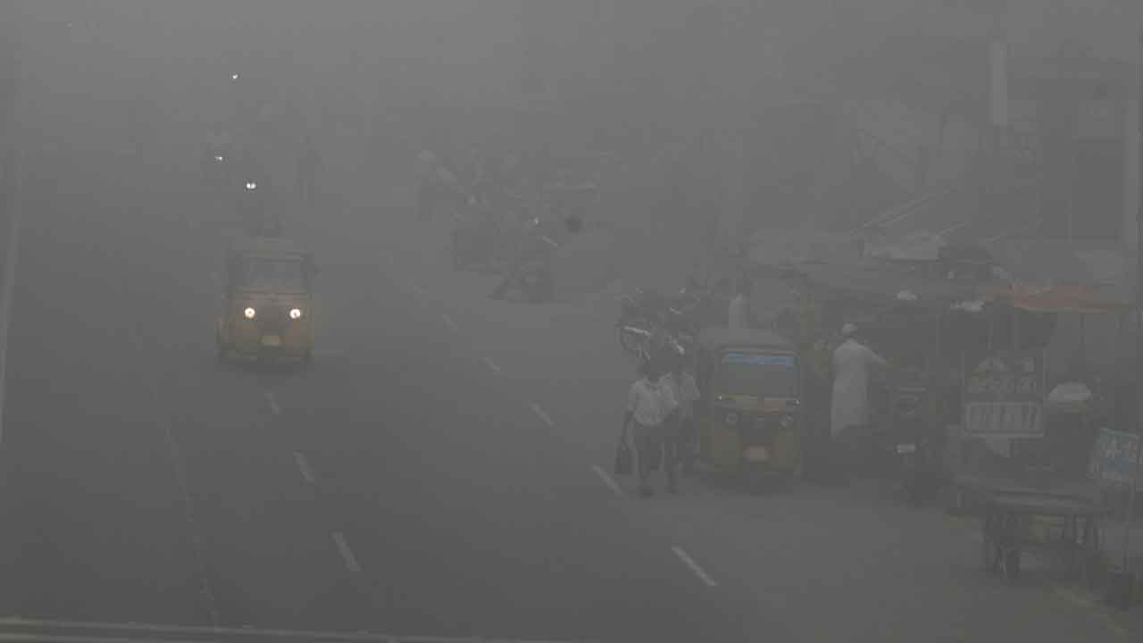 Fog | నల్లగొండ పట్టణాన్ని కమ్మేసిన పొగమంచు
