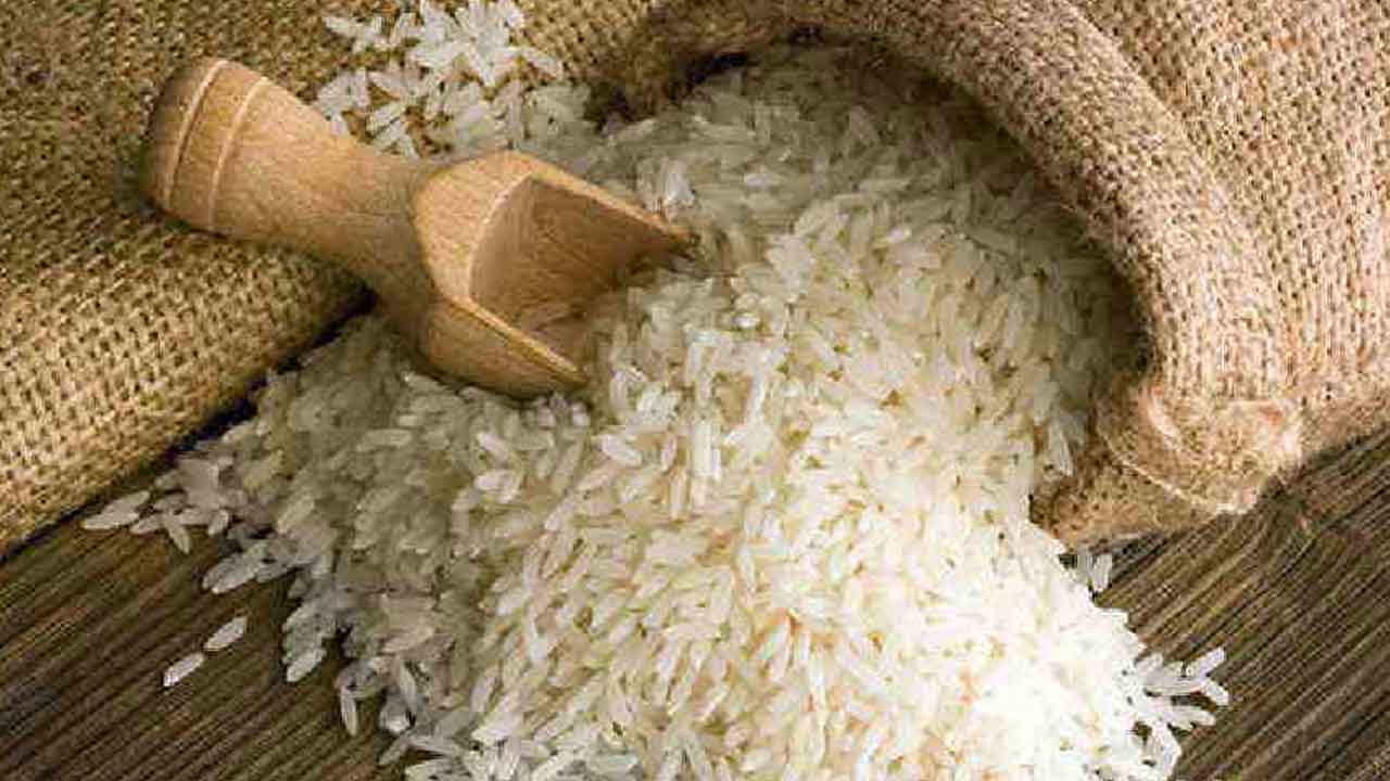 బియ్యం ధరల్ని తగ్గించండి