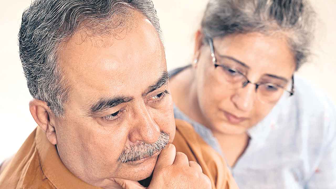 Old Age Homes | అమ్మానాన్న అరణ్యరోదన.. పండుటాకులను వృద్ధాశ్రమాల్లో వదిలేస్తున్న బిడ్డలు