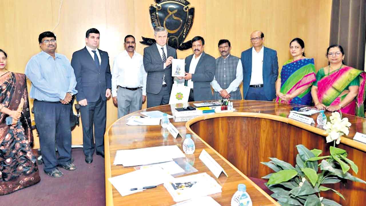 విదేశీ విద్యార్థులకు ఓయూలో మెరుగైన వసతులు