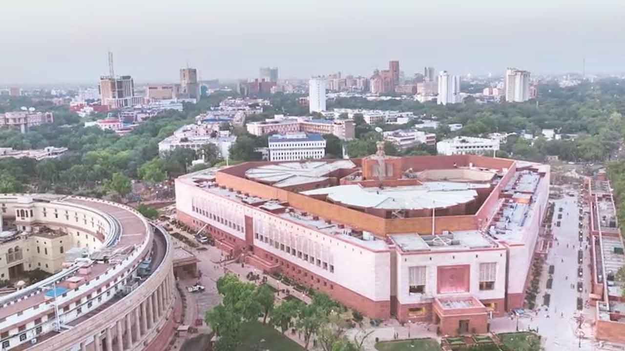 Women MP, MLAs | 17 మంది మహిళా ఎంపీలు, ఎమ్మెల్యేలు బిలియనీర్లు.. ఏపీ   చట్టసభ్యురాళ్లు చాలా రిచ్‌