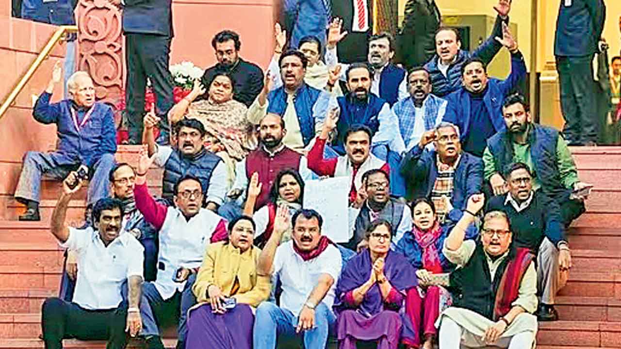 Parliament | అటు పొగలు ఇటు సెగలు.. ప్రజాస్వామ్య చరిత్రలో చేదు అనుభవాలు మిగిల్చేవిగా పార్లమెంటు శీతాకాల సమావేశాలు