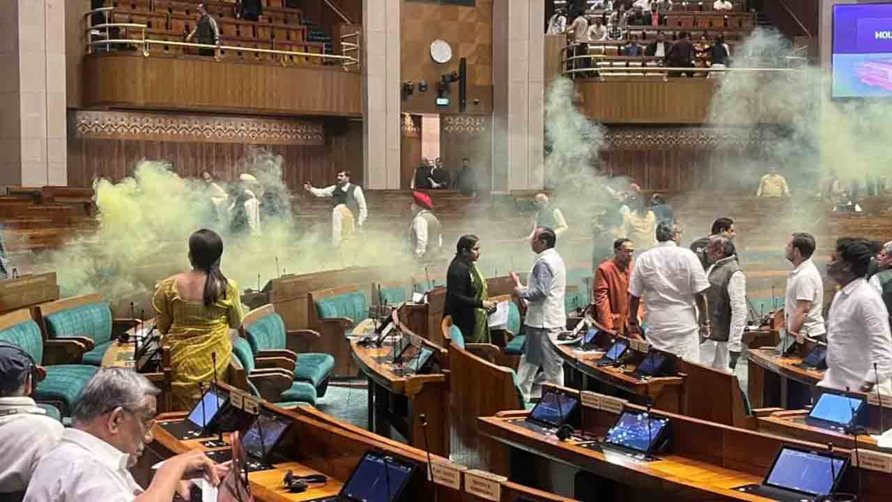 Parliament security breach | పార్ల‌మెంట్‌లో భ‌ద్ర‌తా వైఫ‌ల్యం.. సీన్ రీక్రియేష‌న్‌కు ఢిల్లీ పోలీసుల ప్లాన్..!