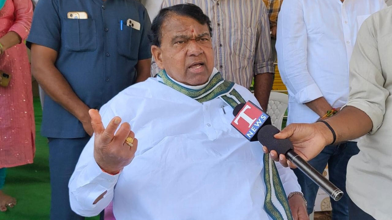 Praja Palana | కాలయాపన చేసేందుకే ప్రజాపాలనలో దరఖాస్తుల స్వీకరణ : పోచారం