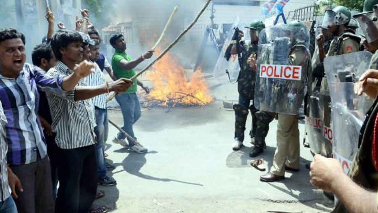 ఉద్యమకారులపై కేసులు ఎత్తివేతకు రెడీ