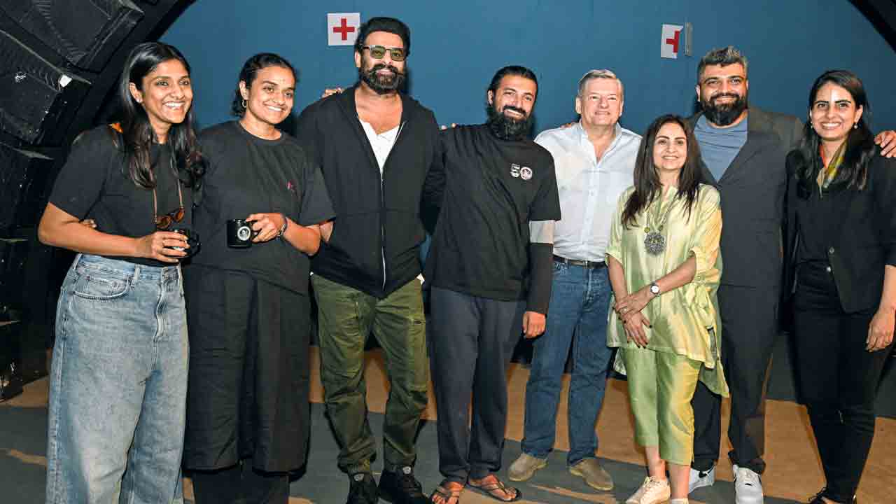 Actor Prabhas | ప్ర‌భాస్‌ను క‌లుసుకున్న నెట్ ఫ్లిక్స్ కో-సీఈవో.. సరాండొస్ ఏం ప్లాన్ చేస్తున్నావు.?