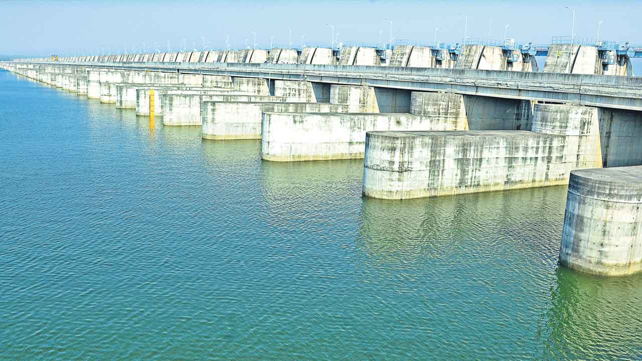 కాళేశ్వరంపై ప్రత్యేక పీపీటీ