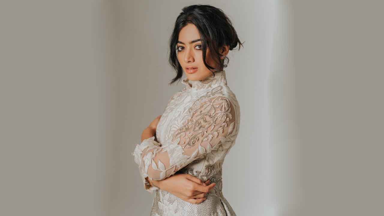 ఎంత ఇచ్చినా తక్కువే