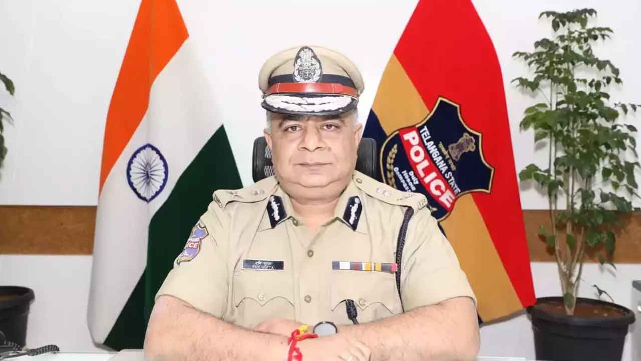 పోలీసు అధికారుల సంఘాన్ని రద్దు చేయండి