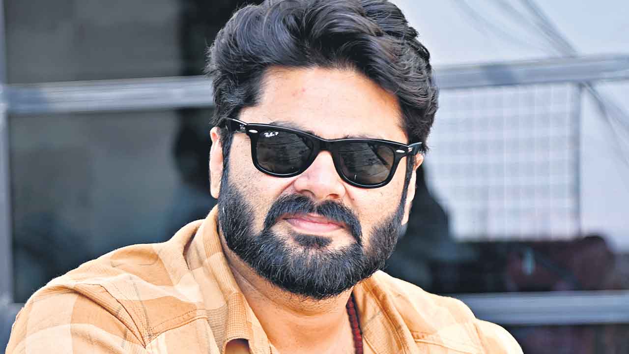 ప్రేమ..అంటుకుంటే వదలదు!