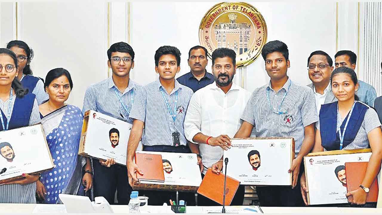 జిల్లాకో స్కిల్‌ వర్సిటీ