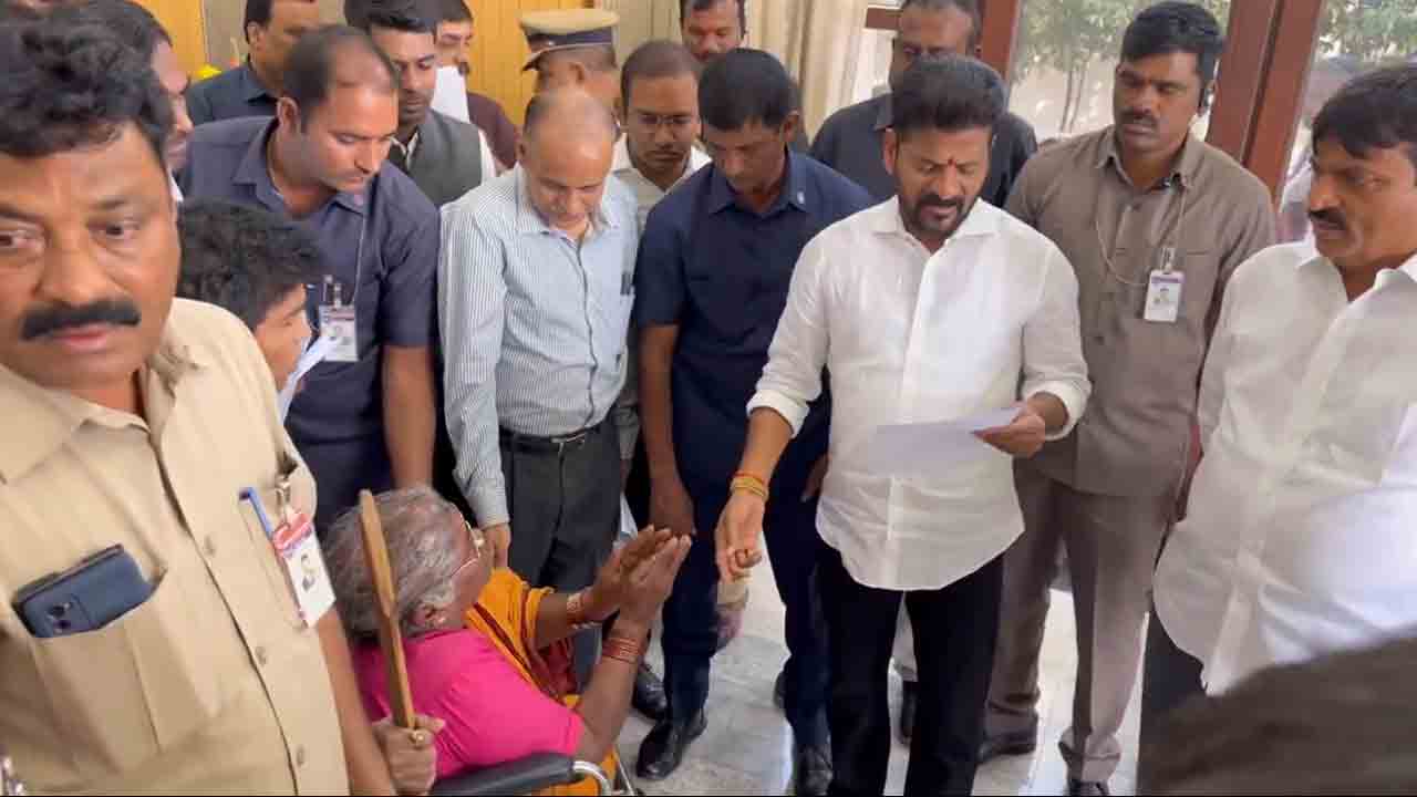 CM Revanth | ప్ర‌జా ద‌ర్బార్‌లో ప్ర‌జా స‌మ‌స్య‌లు తెలుసుకున్న సీఎం రేవంత్