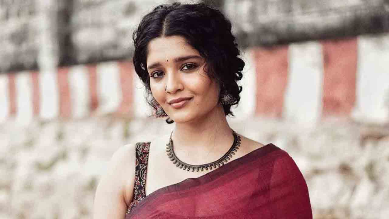 Ritika Singh | వెంకీ హీరోయిన్ చేతికి గాట్లు.. రితికాసింగ్‌కు ఏమైందంటే..?