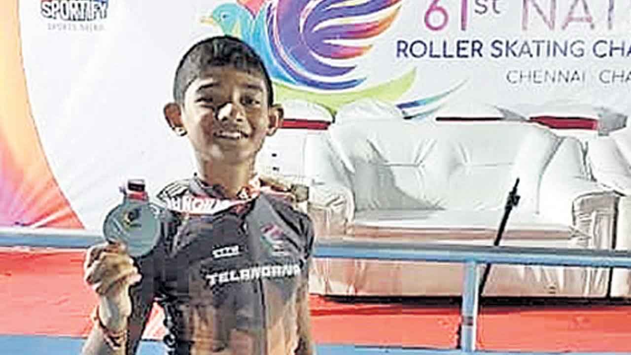 రోలర్‌ స్కేటింగ్‌లో హైదరాబాద్‌ బాలుడికి సిల్వర్‌ మెడల్‌